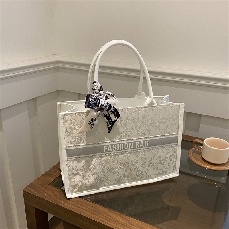 Luxury Elegant Women Tote Bag  - Embroidery On Leather ulasan dan harga